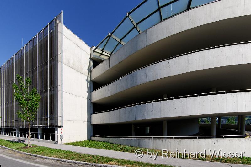 Parkhaus Flughafen Innsbruck.jpg - Parkhaus am Flughafen Innsbruck